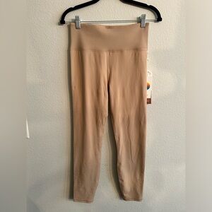 NWT Women’s Vuori Rib Studio Leggings Coconut Size Medium Athleisure